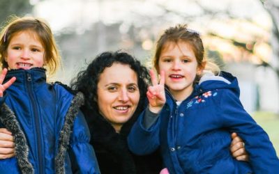 Découvrez ci-dessous le témoignage du collectif accueillant la famille Tollia, famille albanaise exilée.