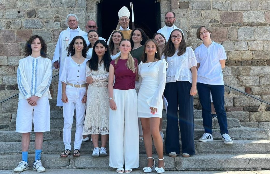 Dimanche 22 juin Confirmations à la collégiale de St Symphorien sur coise