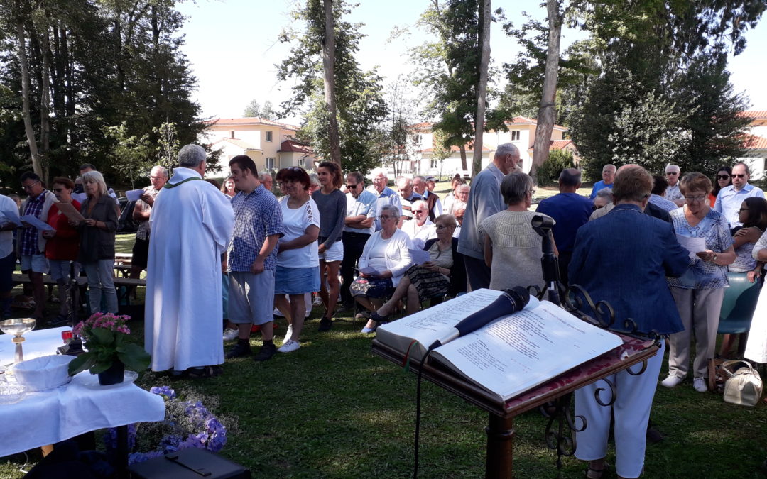 messe en plein air le dimanche 4 août à Larajasse