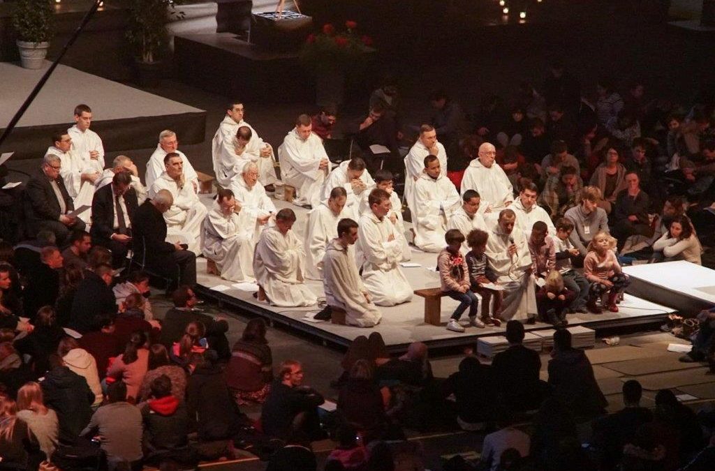 Priez en direct tous les soirs à 20H30 avec les Frères de la Communauté de Taizé